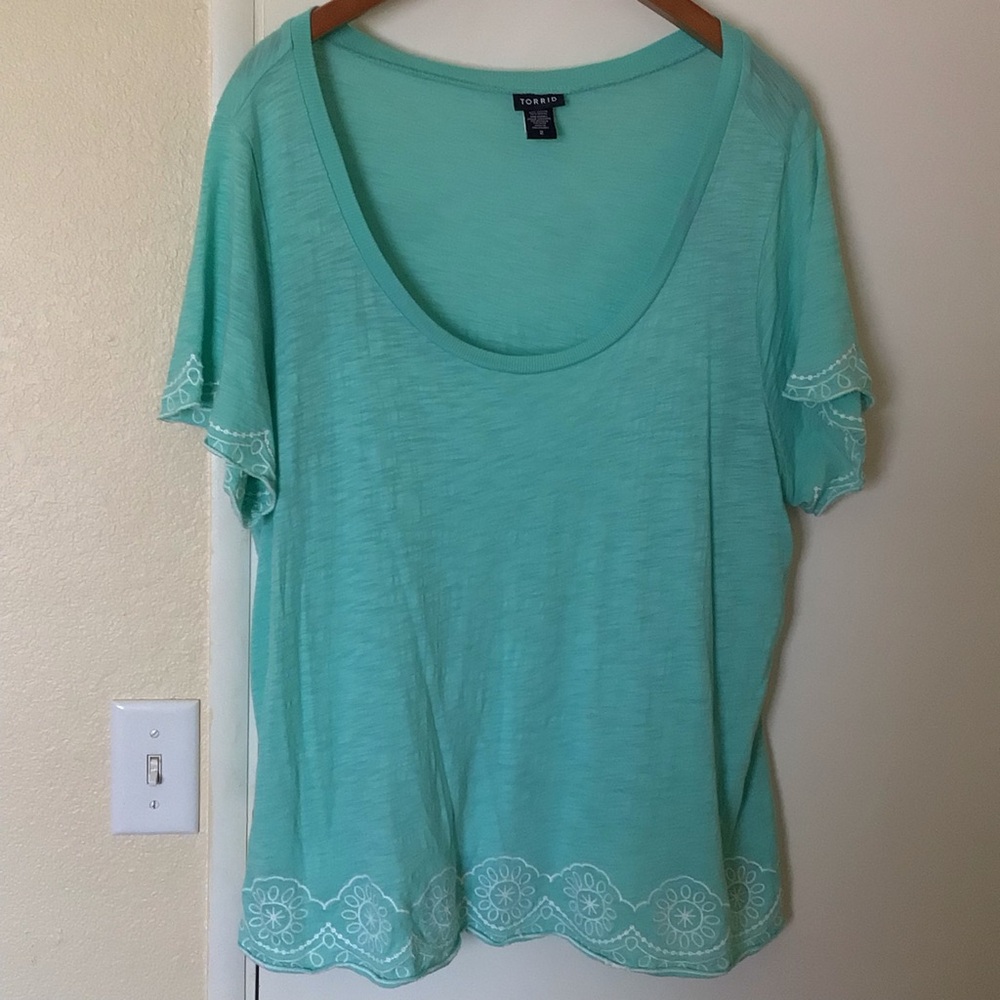 Torrid Soft Cotton Tee Embroidered Boho Feminine Casual Top Scalloped Green 2X